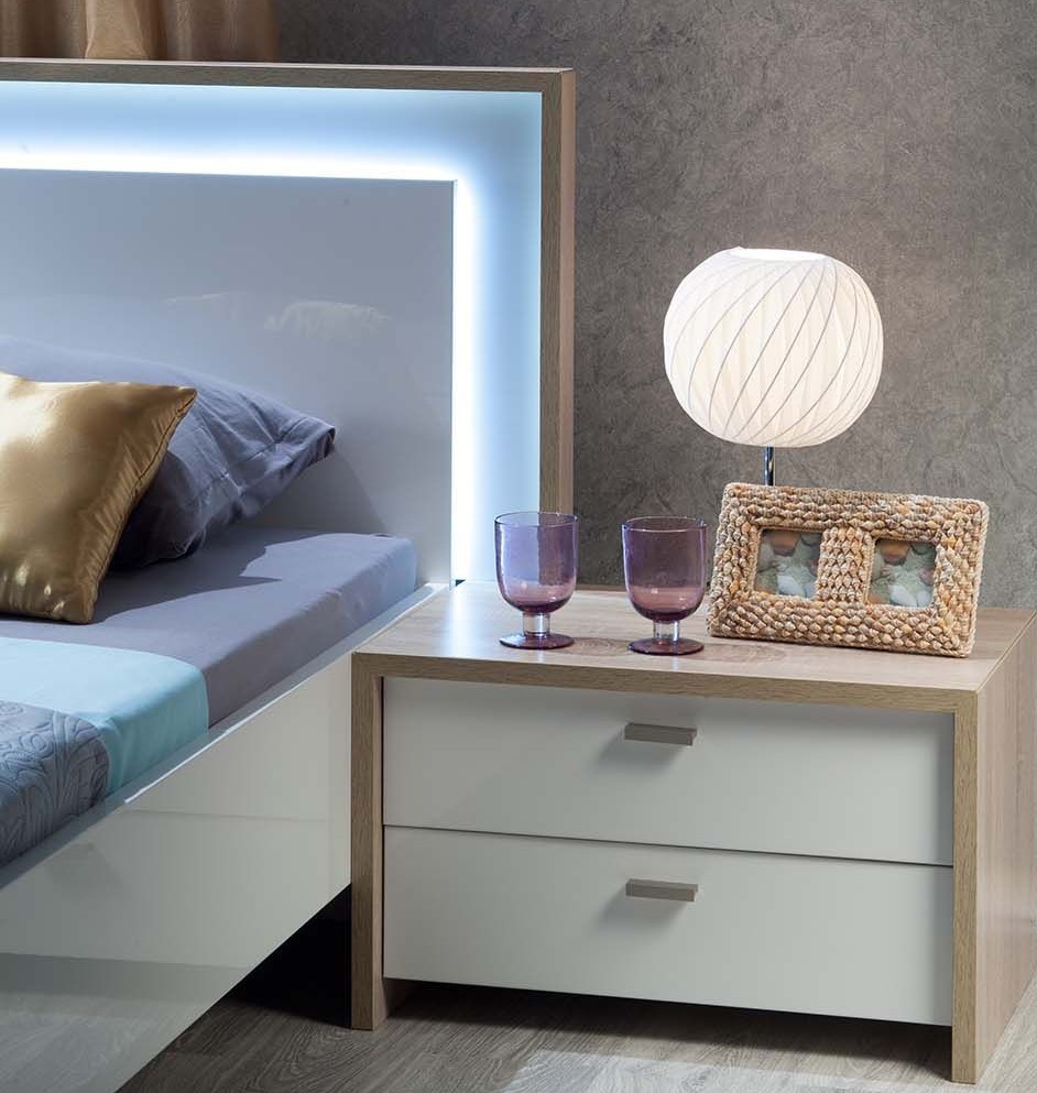 5 Ide Bedside Table Kamar Tidur Bikin Ruangan Makin Cantik Alami
