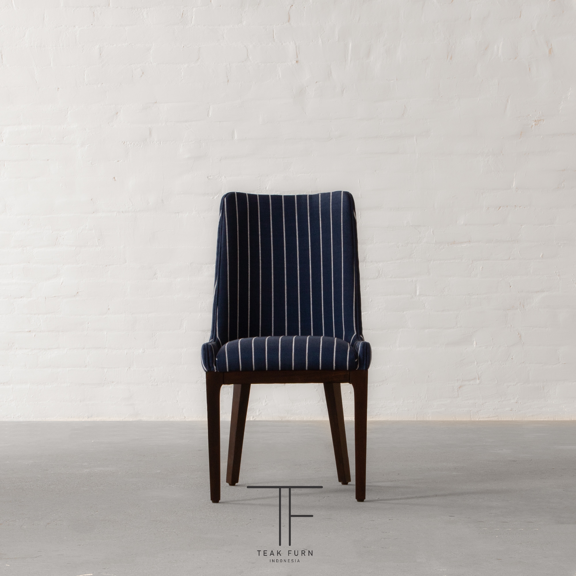 Kursi Makan Clifford Motif