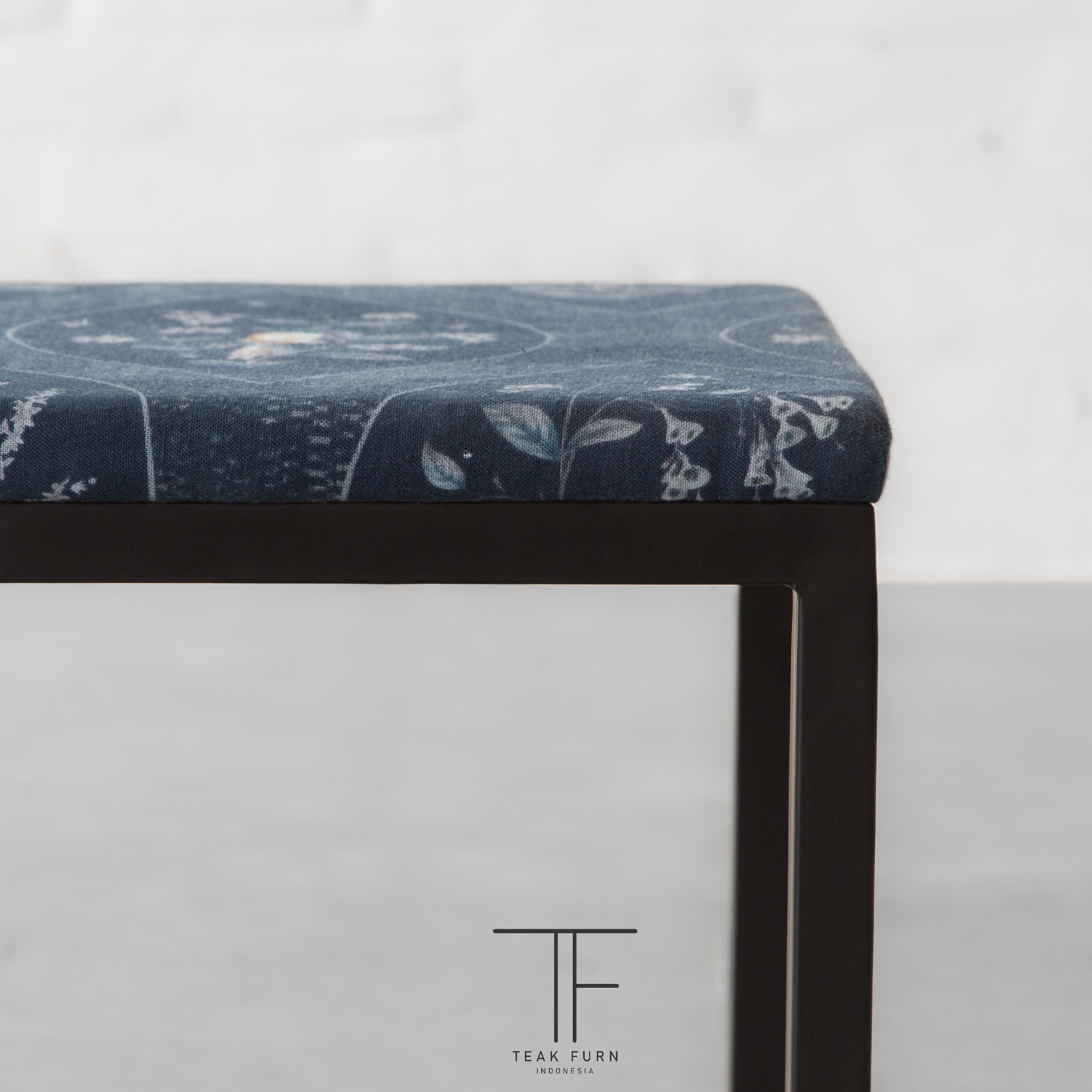 Meja Floyd - Image 4