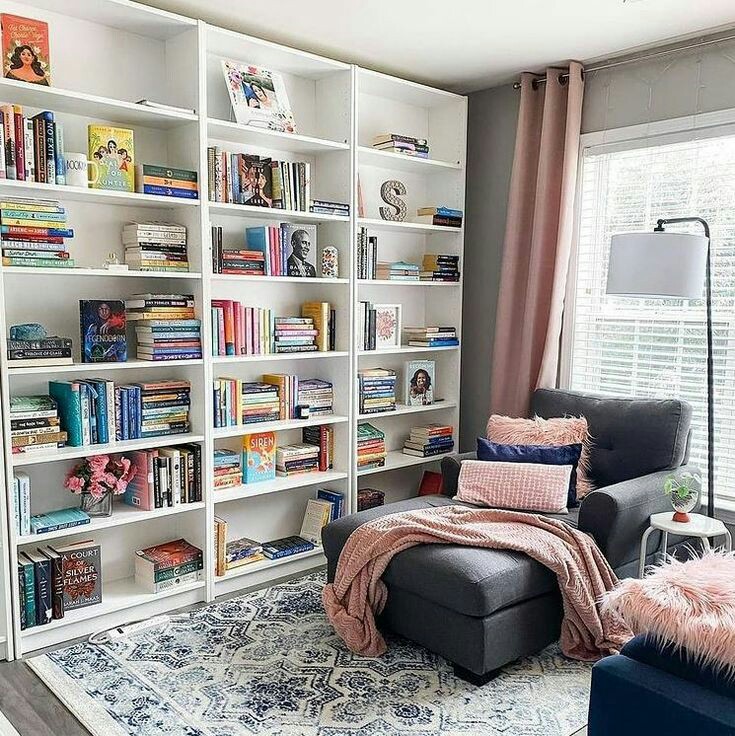 5 Desain Rak Buku Cantik Mewah Buat Ruang Belajar Makin Keren