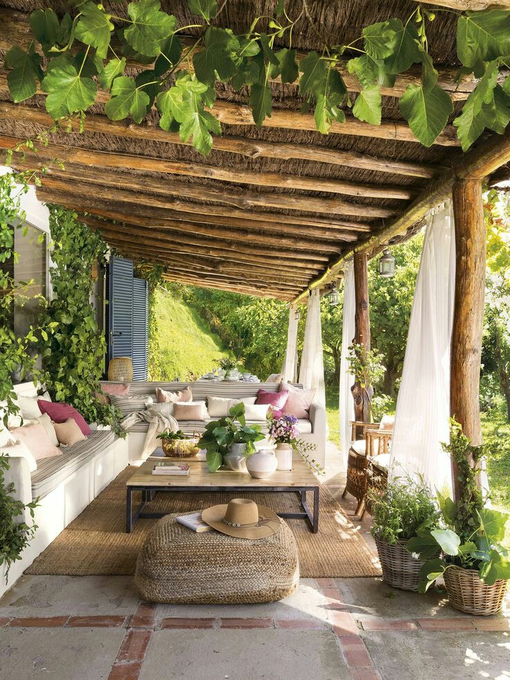 5 Desain Pergola Nyaman Dekat Rumah Cocok untuk Acara Party
