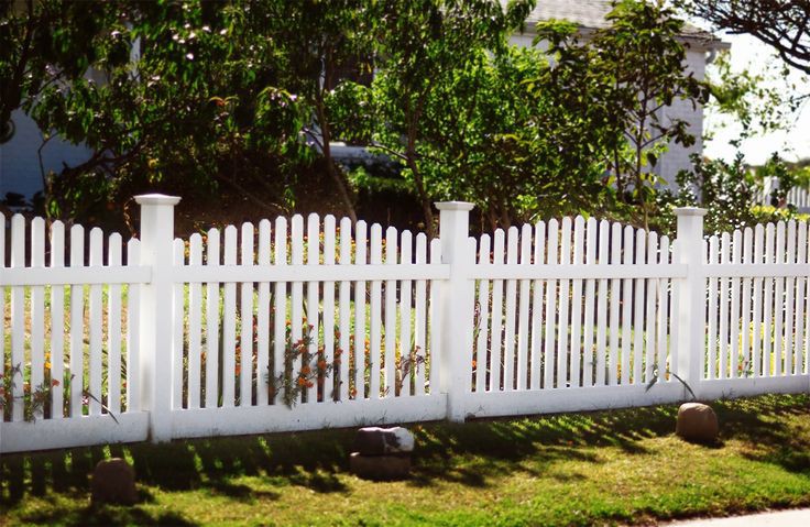 5 Contoh Desain Pagar Kayu Simpel Buat Rumah Makin Estetik