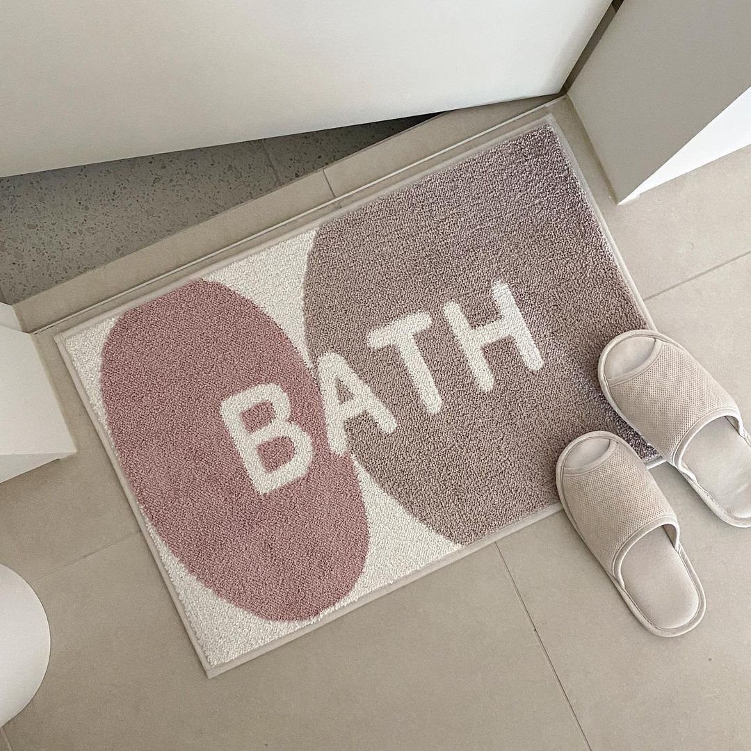 5 Motif Keset Unik untuk Mengisi Kamar Mandi