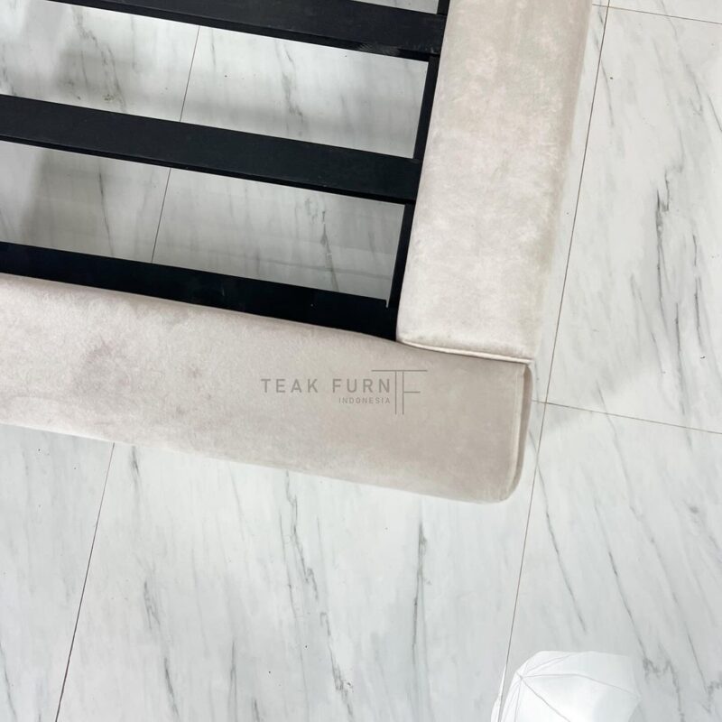 Tempat Tidur Clarisa