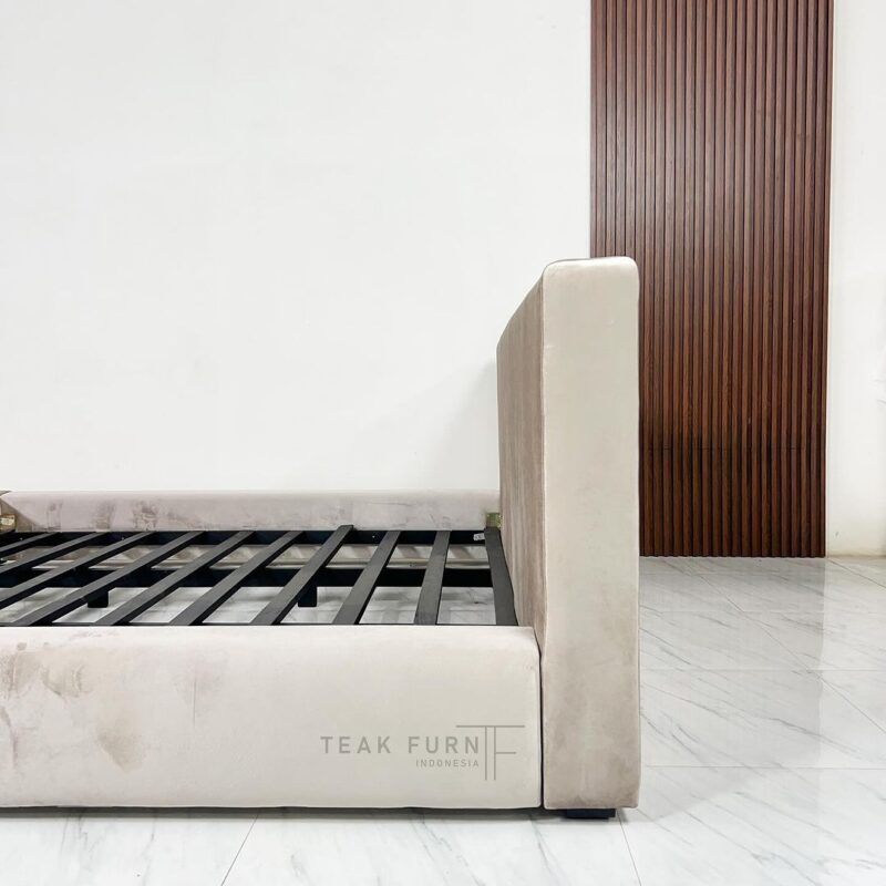 Tempat Tidur Clarisa